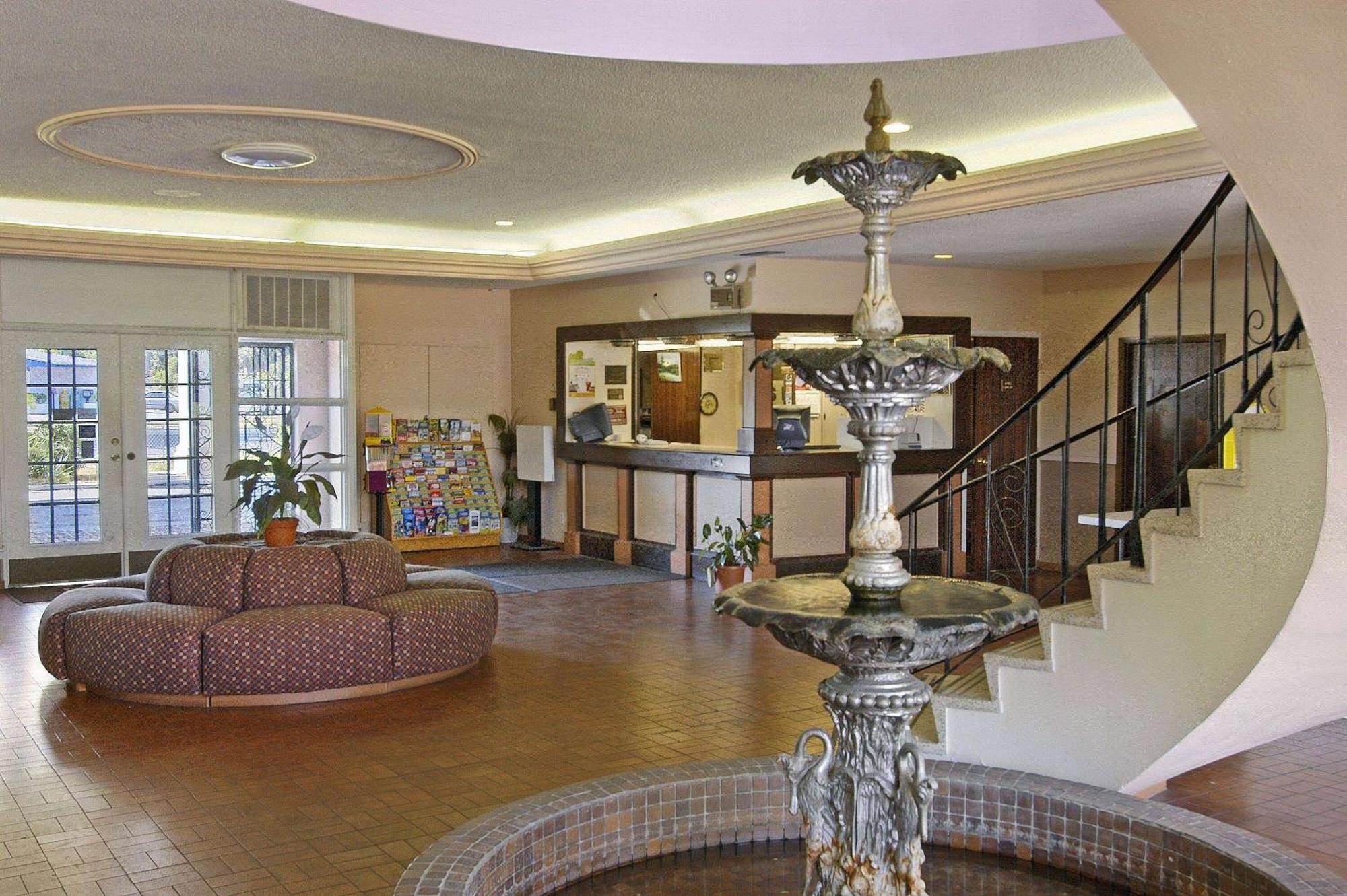 University Inn Гейнсвил Екстериор снимка