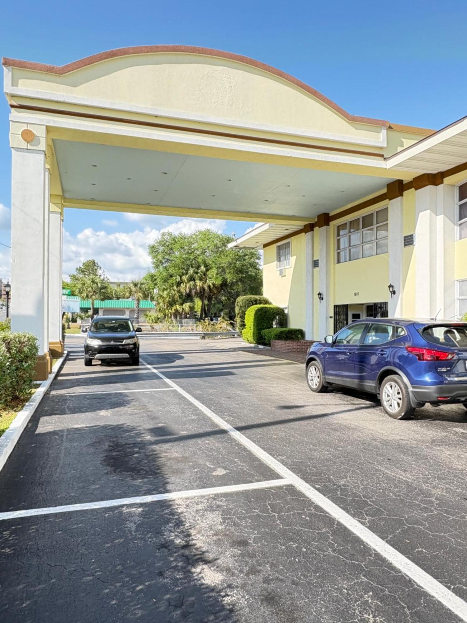 University Inn Гейнсвил Екстериор снимка